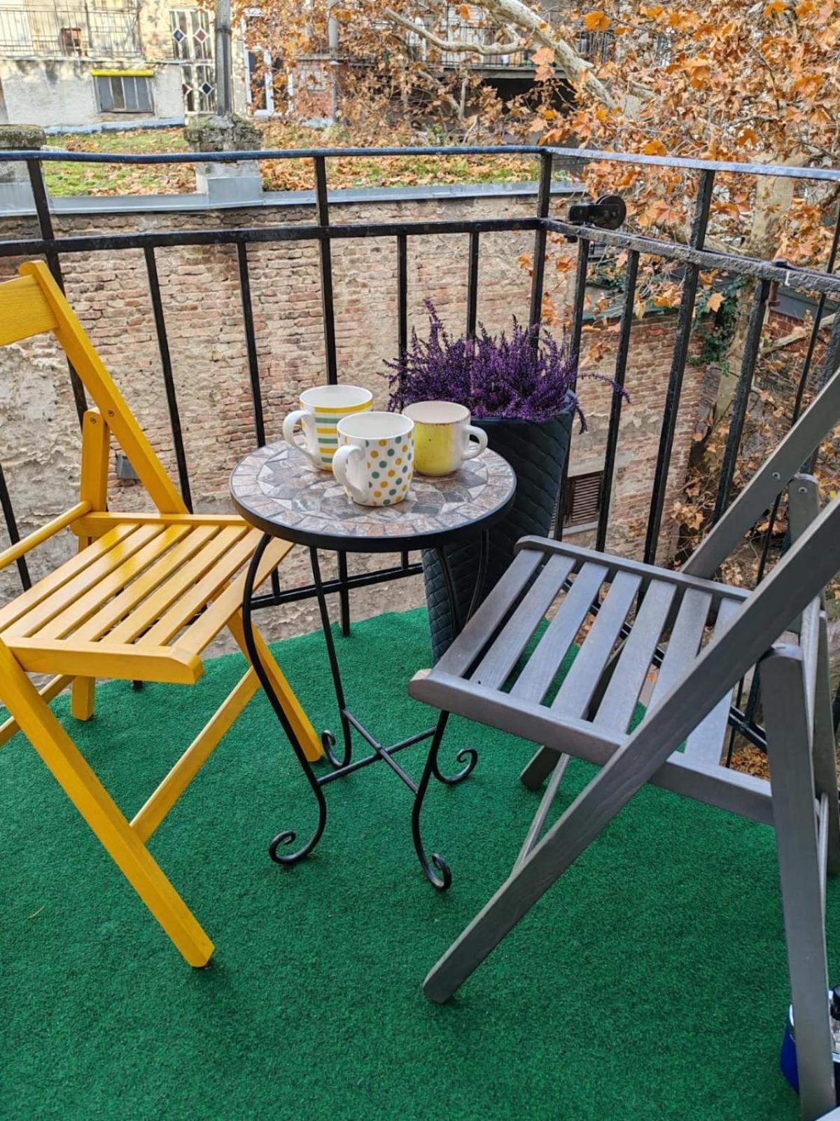 Apartment Center, Masha
